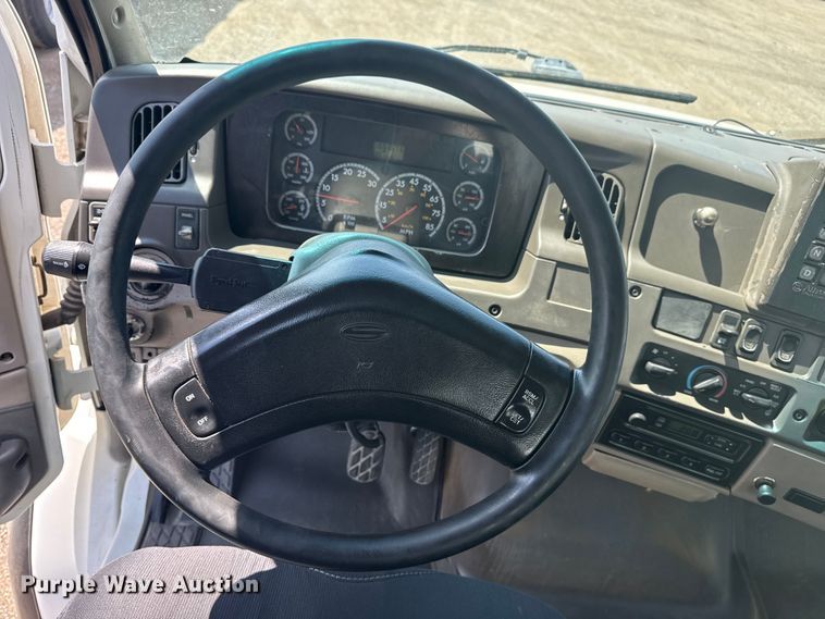 image for item NU9550 2007 Sterling Acterra lube truck