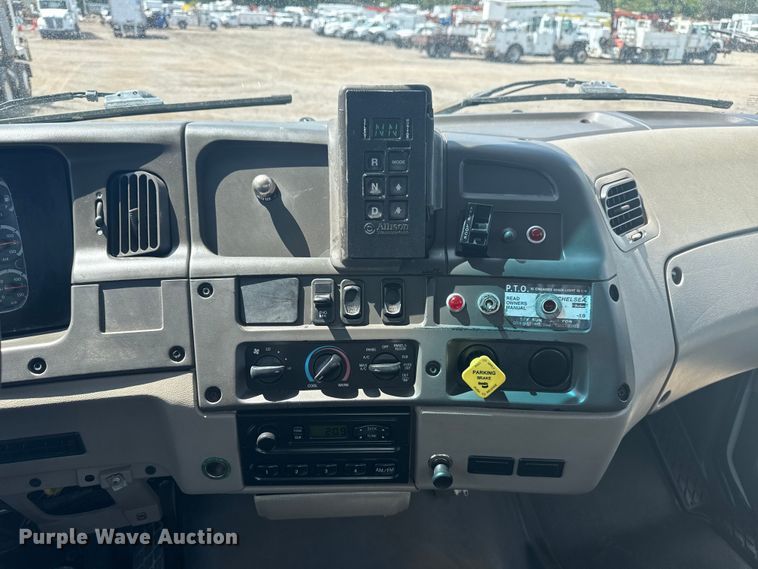 image for item NU9550 2007 Sterling Acterra lube truck