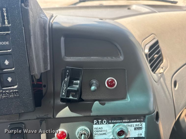 image for item NU9550 2007 Sterling Acterra lube truck