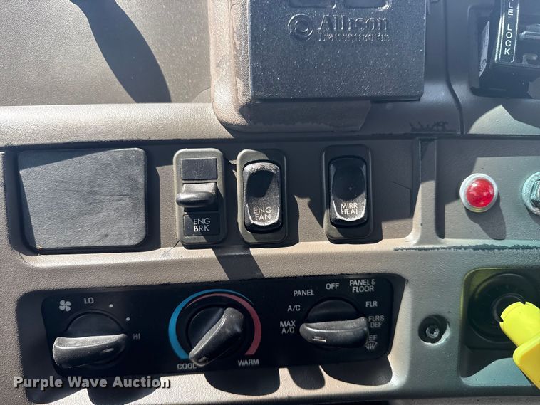 image for item NU9550 2007 Sterling Acterra lube truck