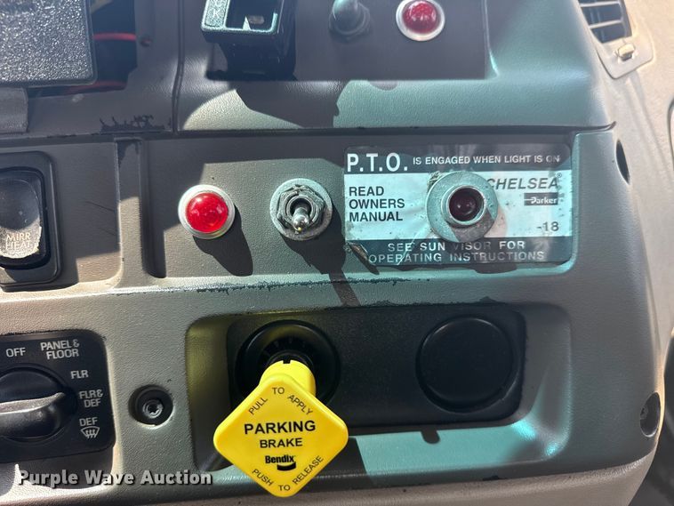 image for item NU9550 2007 Sterling Acterra lube truck