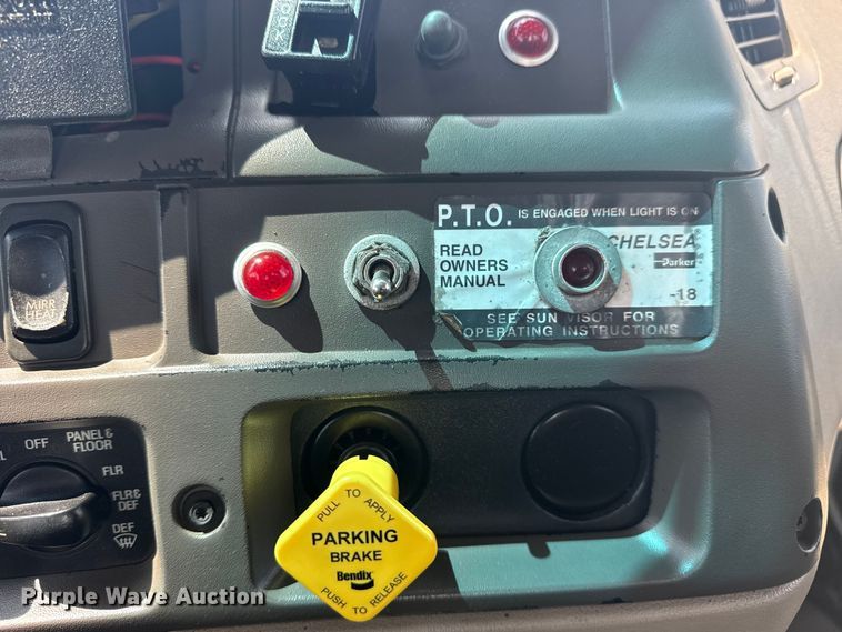 image for item NU9550 2007 Sterling Acterra lube truck