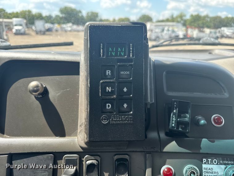 image for item NU9550 2007 Sterling Acterra lube truck