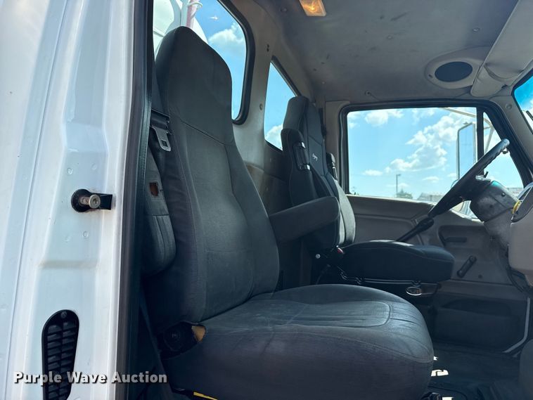 image for item NU9550 2007 Sterling Acterra lube truck