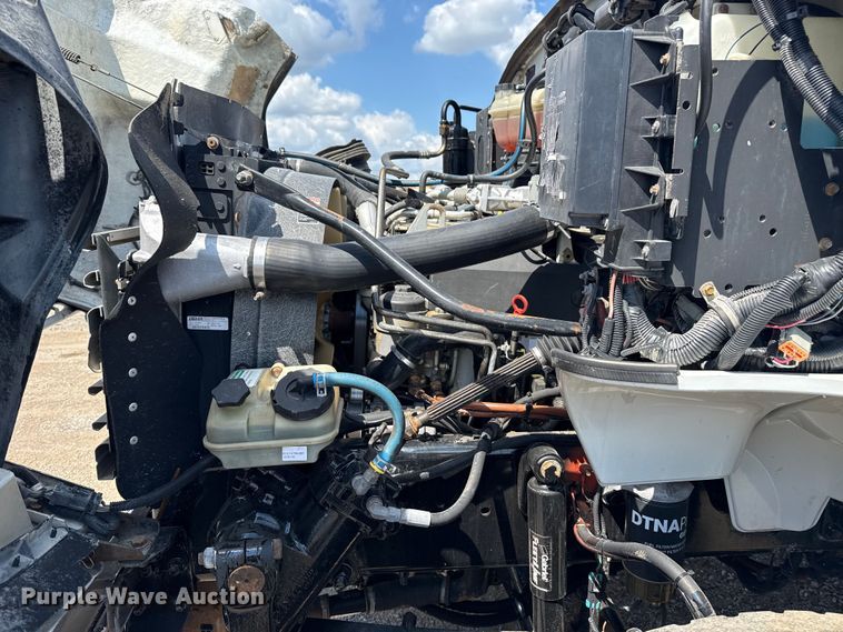 image for item NU9550 2007 Sterling Acterra lube truck