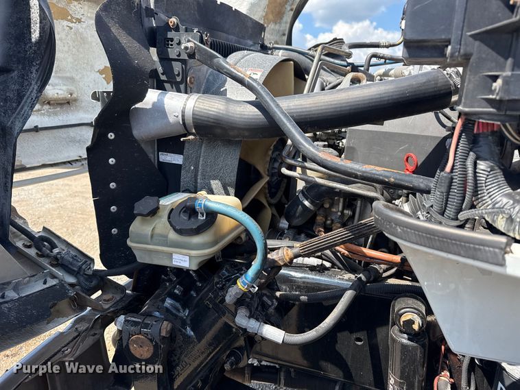 image for item NU9550 2007 Sterling Acterra lube truck