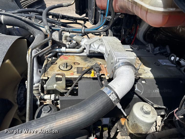 image for item NU9550 2007 Sterling Acterra lube truck