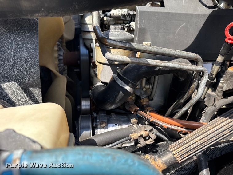 image for item NU9550 2007 Sterling Acterra lube truck