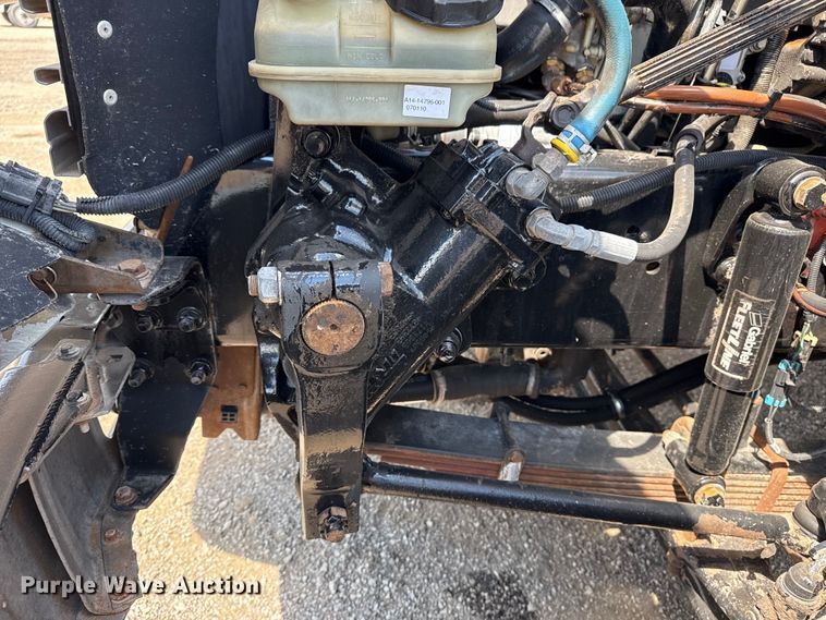 image for item NU9550 2007 Sterling Acterra lube truck