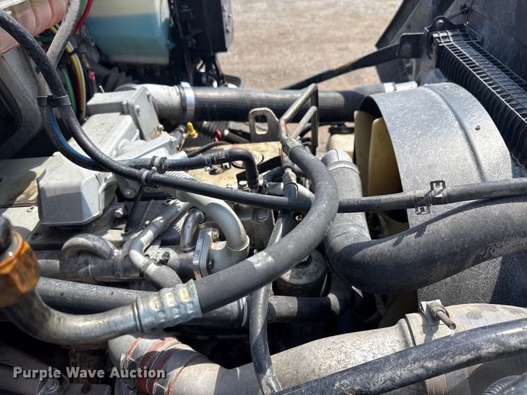 image for item NU9550 2007 Sterling Acterra lube truck