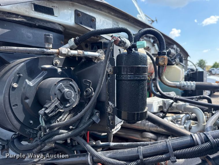 image for item NU9550 2007 Sterling Acterra lube truck