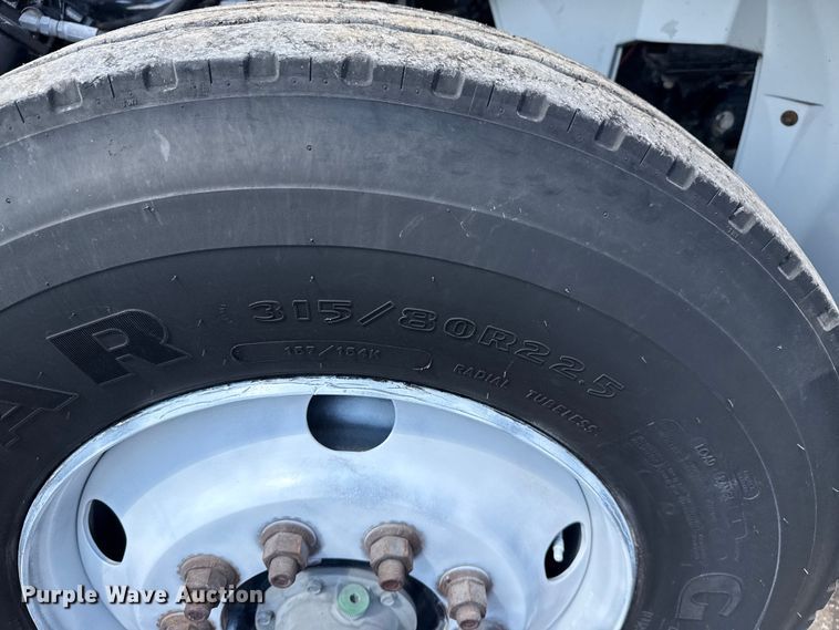 image for item NU9550 2007 Sterling Acterra lube truck