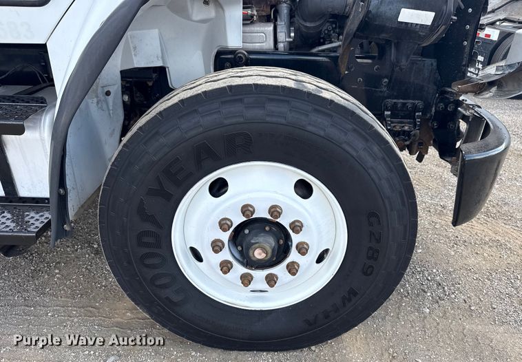 image for item NU9550 2007 Sterling Acterra lube truck