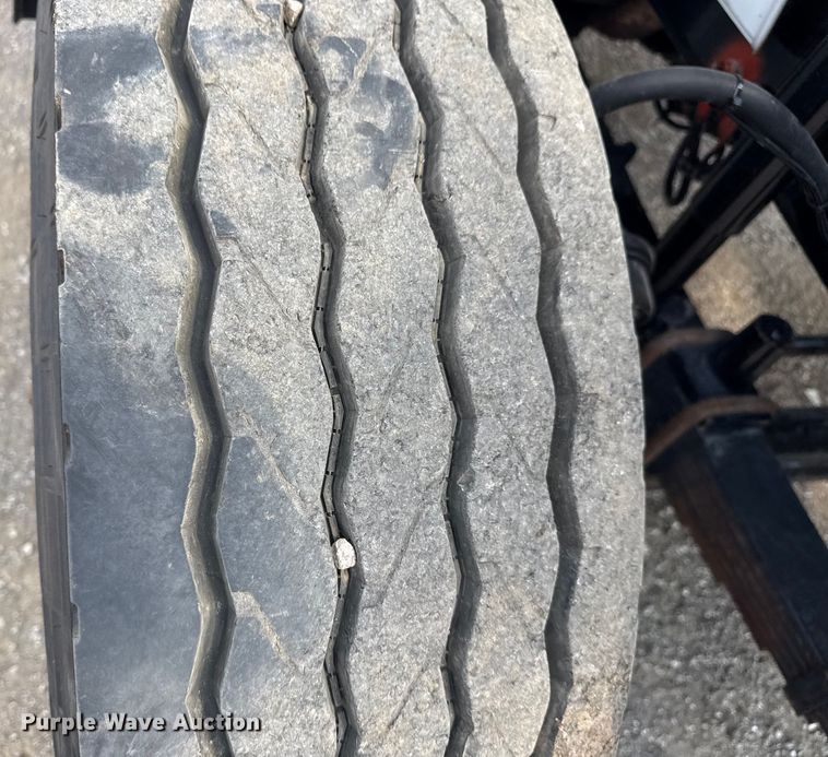 image for item NU9550 2007 Sterling Acterra lube truck