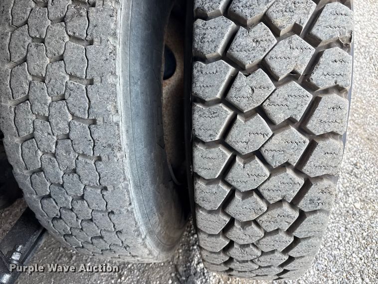 image for item NU9550 2007 Sterling Acterra lube truck