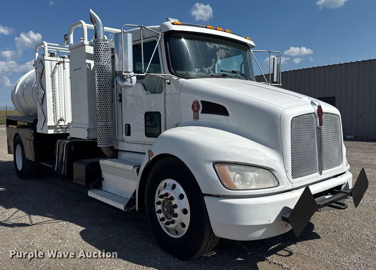 image for item NU9552 2017 Kenworth T370 vacuum truck