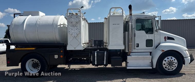 image for item NU9552 2017 Kenworth T370 vacuum truck