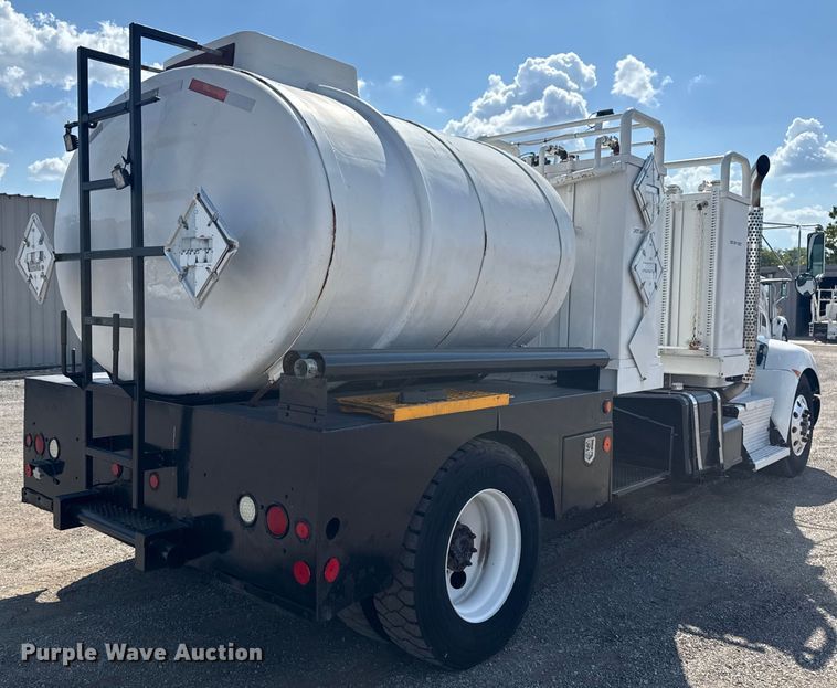 image for item NU9552 2017 Kenworth T370 vacuum truck