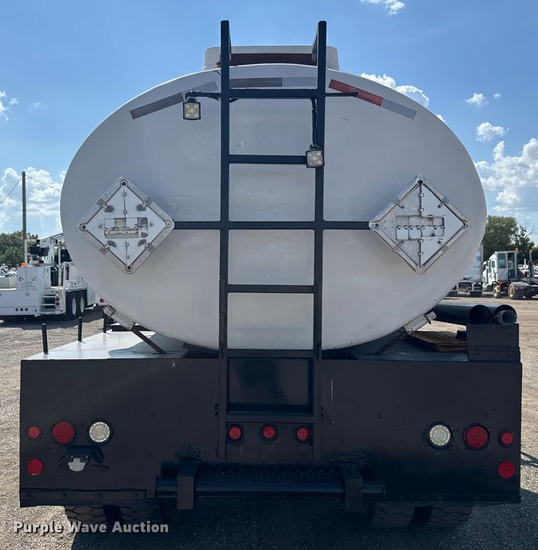 image for item NU9552 2017 Kenworth T370 vacuum truck