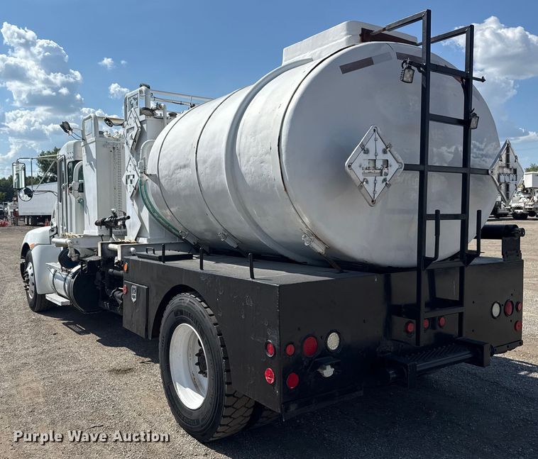 image for item NU9552 2017 Kenworth T370 vacuum truck