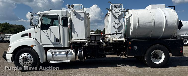 image for item NU9552 2017 Kenworth T370 vacuum truck