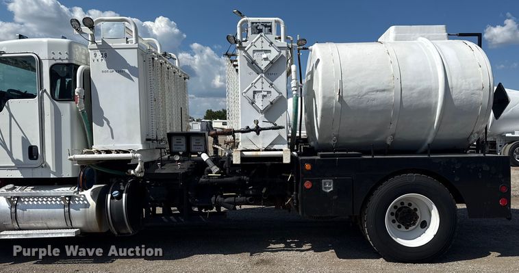 image for item NU9552 2017 Kenworth T370 vacuum truck