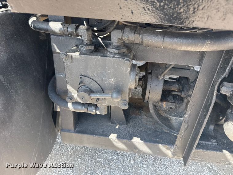 image for item NU9552 2017 Kenworth T370 vacuum truck