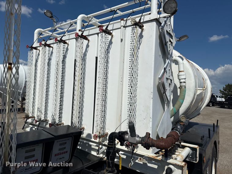 image for item NU9552 2017 Kenworth T370 vacuum truck