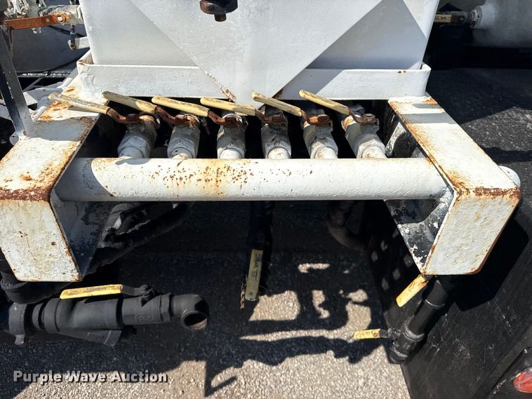 image for item NU9552 2017 Kenworth T370 vacuum truck