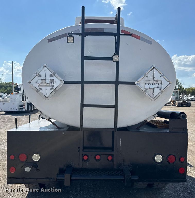 image for item NU9552 2017 Kenworth T370 vacuum truck