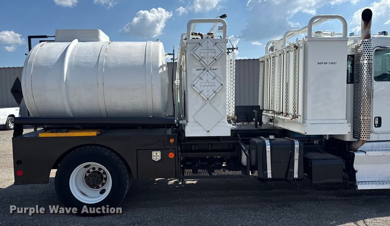 image for item NU9552 2017 Kenworth T370 vacuum truck