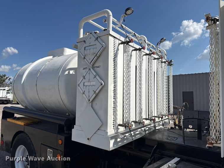 image for item NU9552 2017 Kenworth T370 vacuum truck