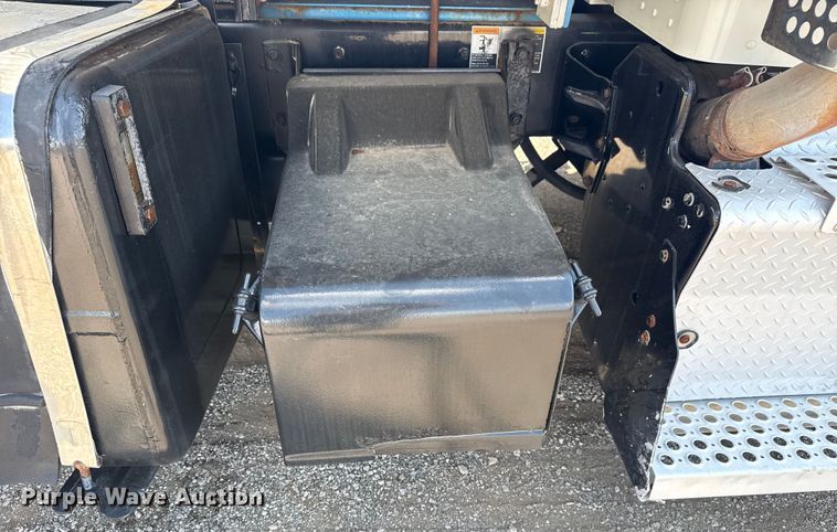 image for item NU9552 2017 Kenworth T370 vacuum truck