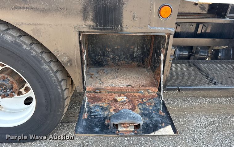 image for item NU9552 2017 Kenworth T370 vacuum truck