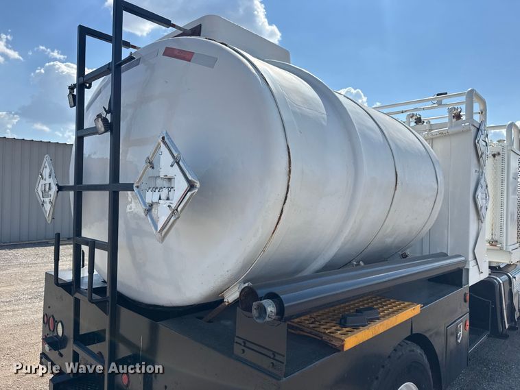 image for item NU9552 2017 Kenworth T370 vacuum truck