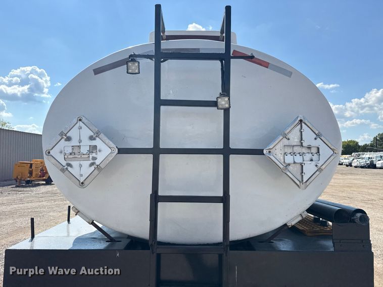 image for item NU9552 2017 Kenworth T370 vacuum truck