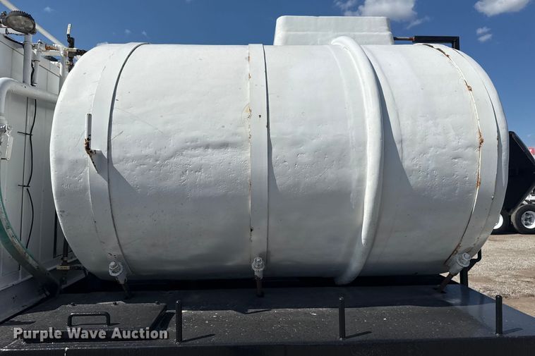 image for item NU9552 2017 Kenworth T370 vacuum truck