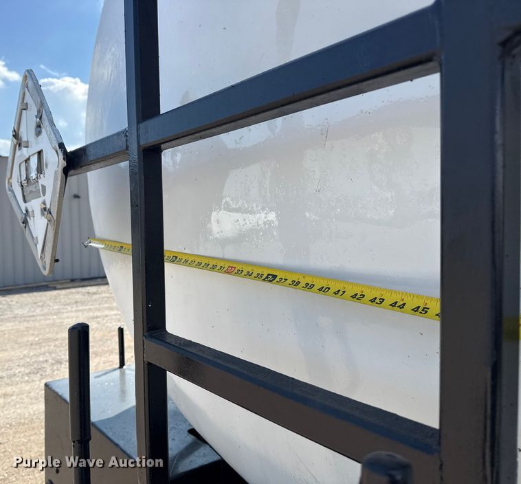 image for item NU9552 2017 Kenworth T370 vacuum truck