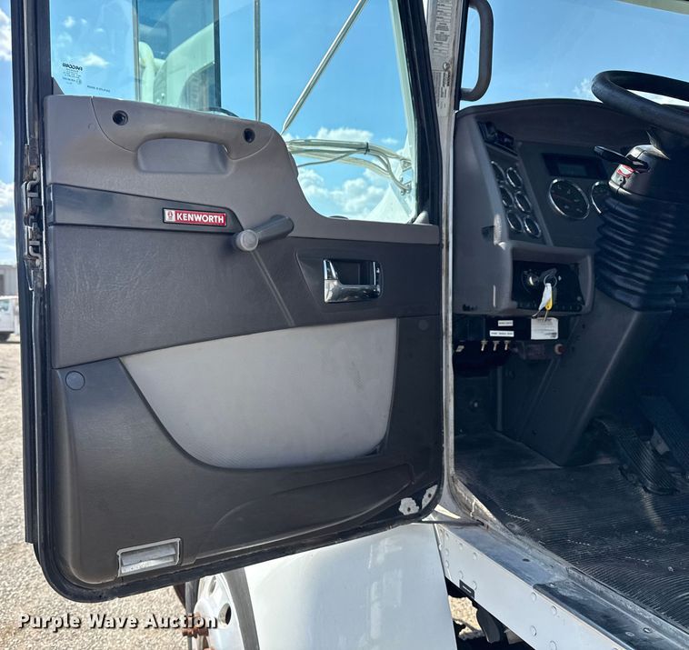 image for item NU9552 2017 Kenworth T370 vacuum truck