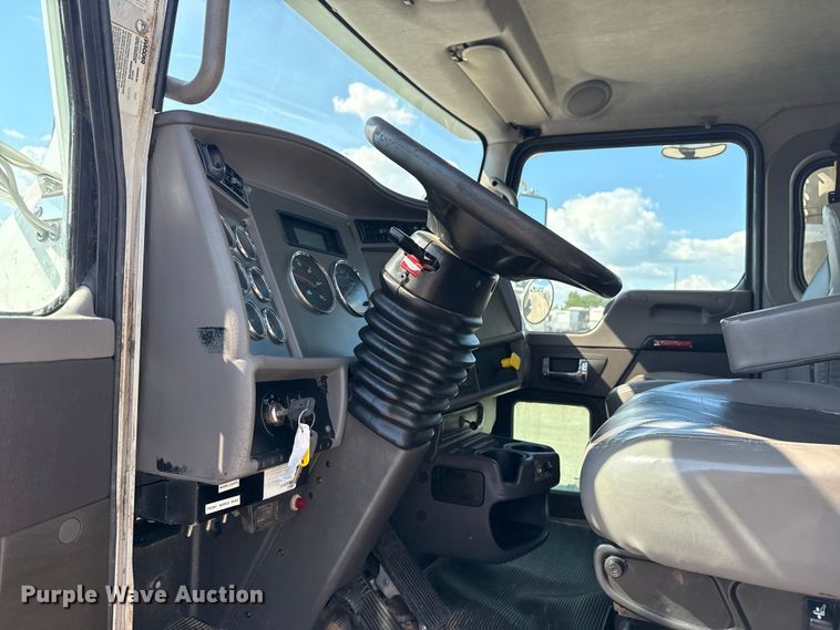 image for item NU9552 2017 Kenworth T370 vacuum truck