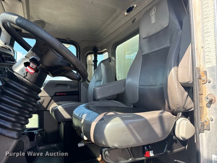 image for item NU9552 2017 Kenworth T370 vacuum truck