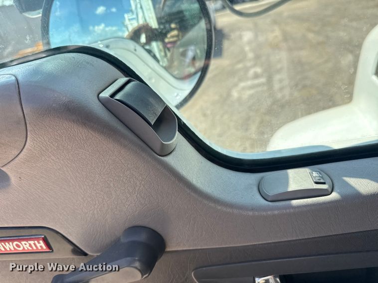 image for item NU9552 2017 Kenworth T370 vacuum truck