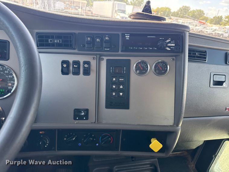 image for item NU9552 2017 Kenworth T370 vacuum truck