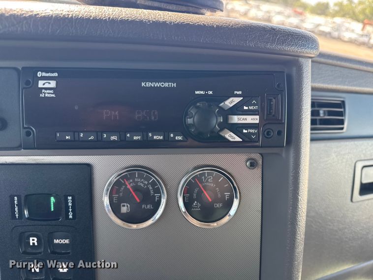 image for item NU9552 2017 Kenworth T370 vacuum truck