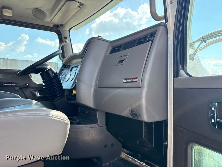 image for item NU9552 2017 Kenworth T370 vacuum truck