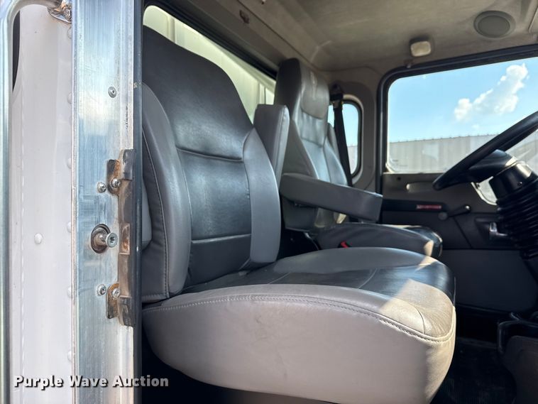 image for item NU9552 2017 Kenworth T370 vacuum truck