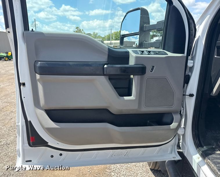 image for item NU9562 2019 Ford F550 Super Duty utility / service truck