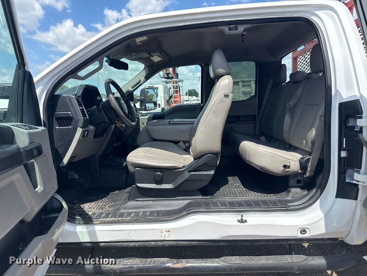 image for item NU9562 2019 Ford F550 Super Duty utility / service truck