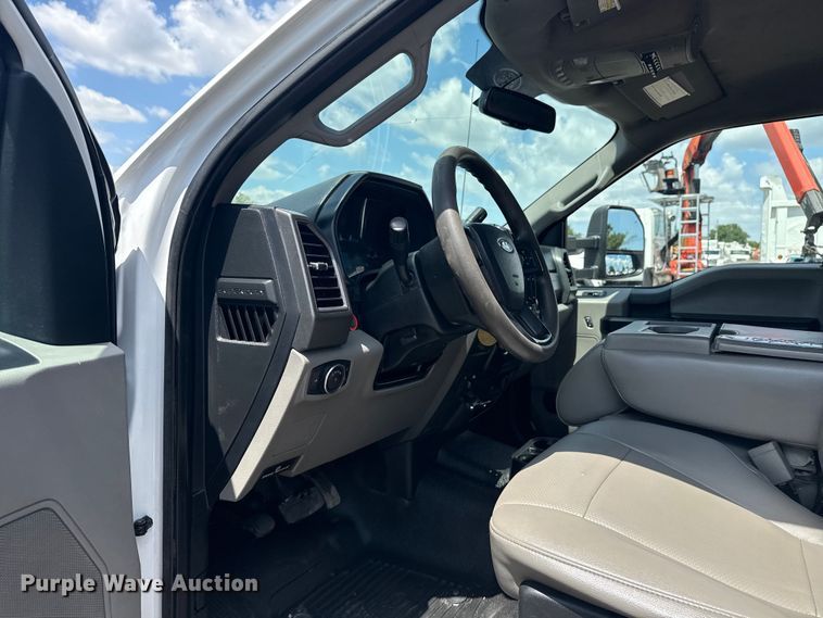 image for item NU9562 2019 Ford F550 Super Duty utility / service truck