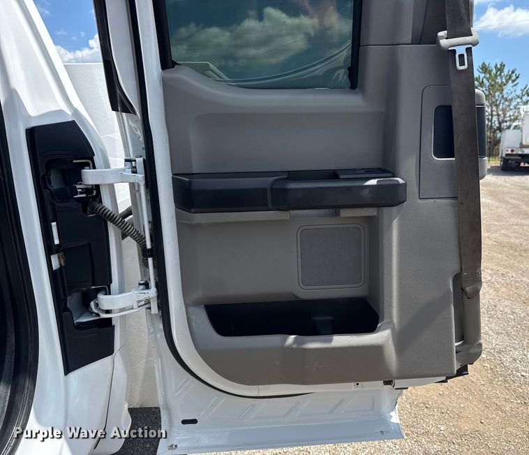 image for item NU9562 2019 Ford F550 Super Duty utility / service truck